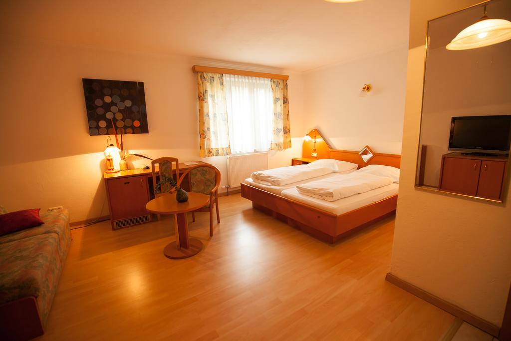 Gasthof Poechhacker Steyr Buitenkant foto